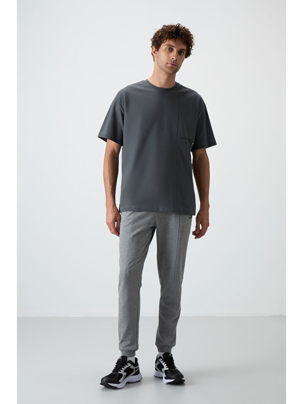 Gri Melanj Pamuklu Yumuşak Dokulu Comfort Fit Nakışlı  Jogger - 82123-1