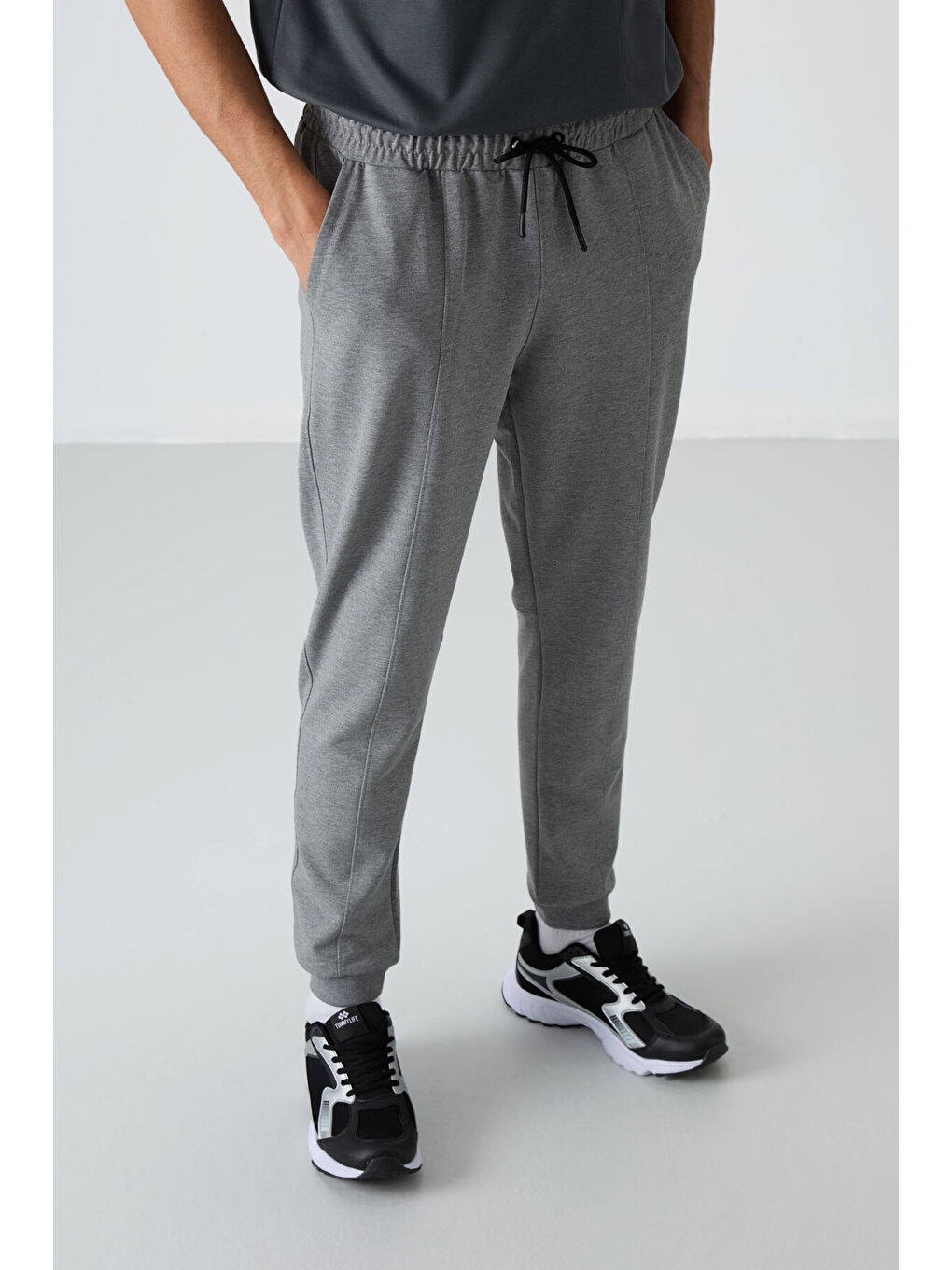 Gri Melanj Pamuklu Yumuşak Dokulu Comfort Fit Nakışlı  Jogger - 82123-3