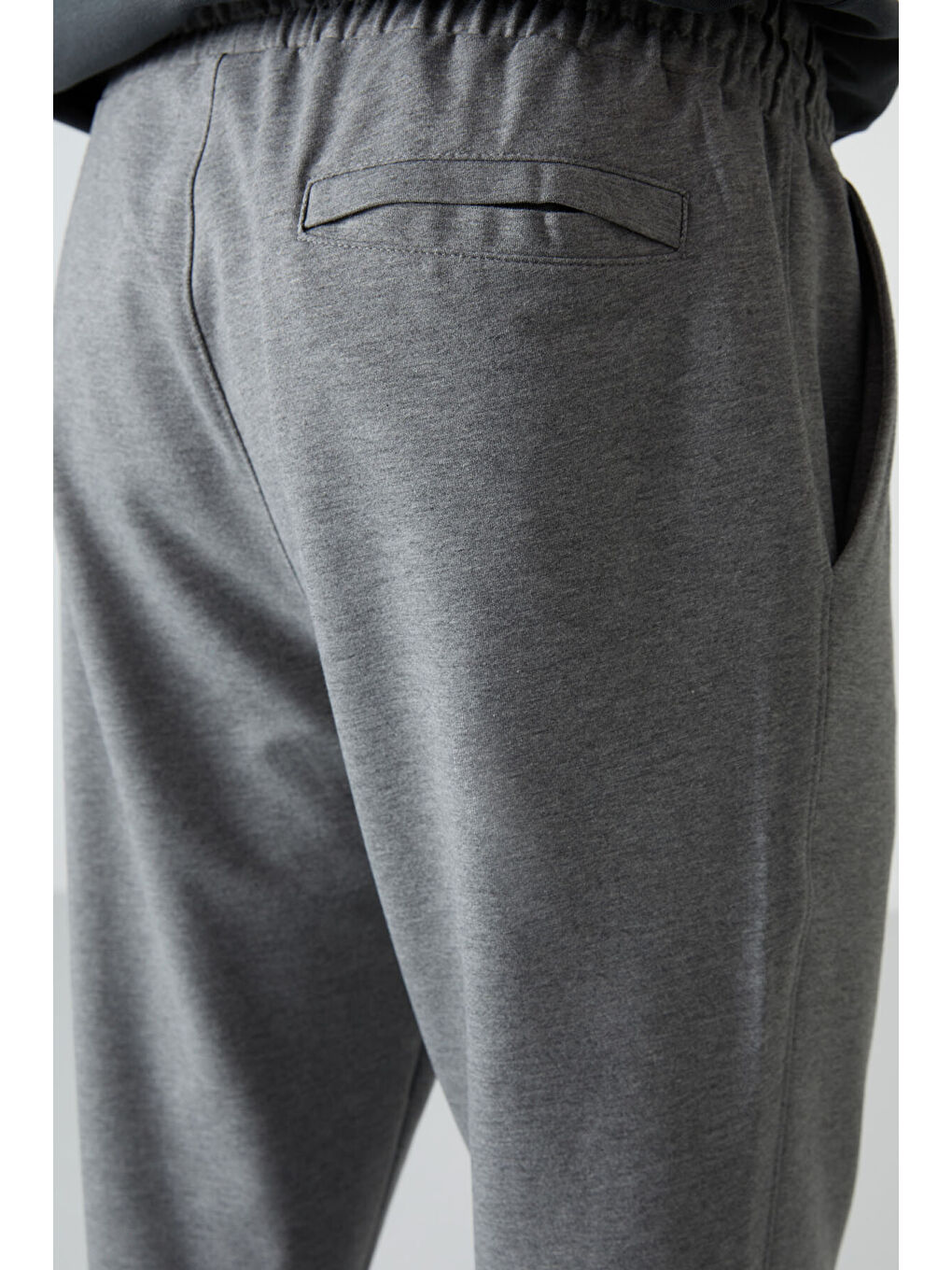 Gri Melanj Pamuklu Yumuşak Dokulu Comfort Fit Nakışlı  Jogger - 82123-4