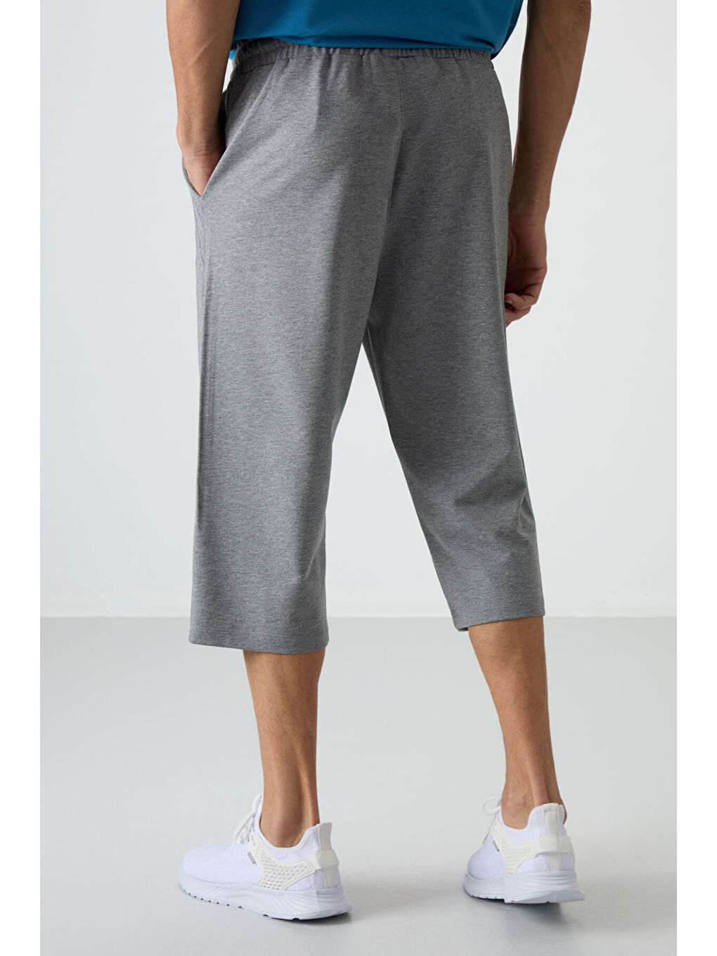 Gri Melanj Pamuklu Yumuşak Dokulu Standart Fit Nakışlı Erkek Kapri - 83102-4