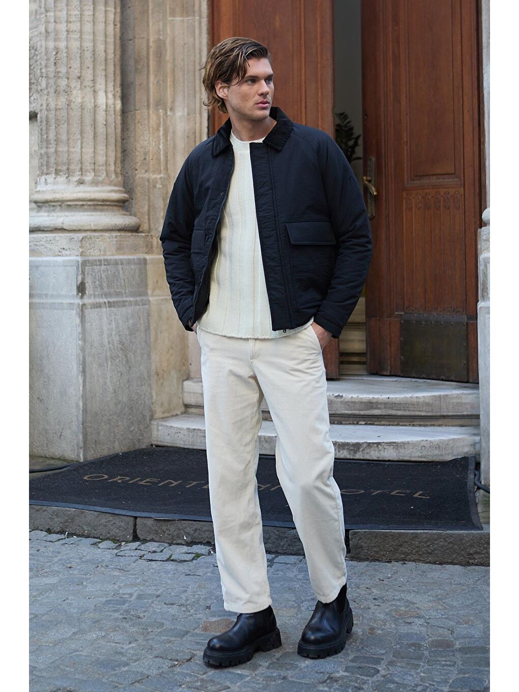 Kontrast Yakalı Su Geçirmez Kapitone Siyah Mont Mont-4