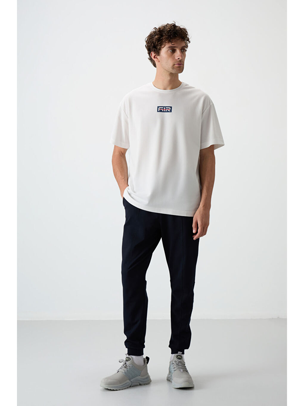 Lacivert Pamuklu Yumuşak Dokulu Comfort Fit Nakışlı  Jogger - 82123-1