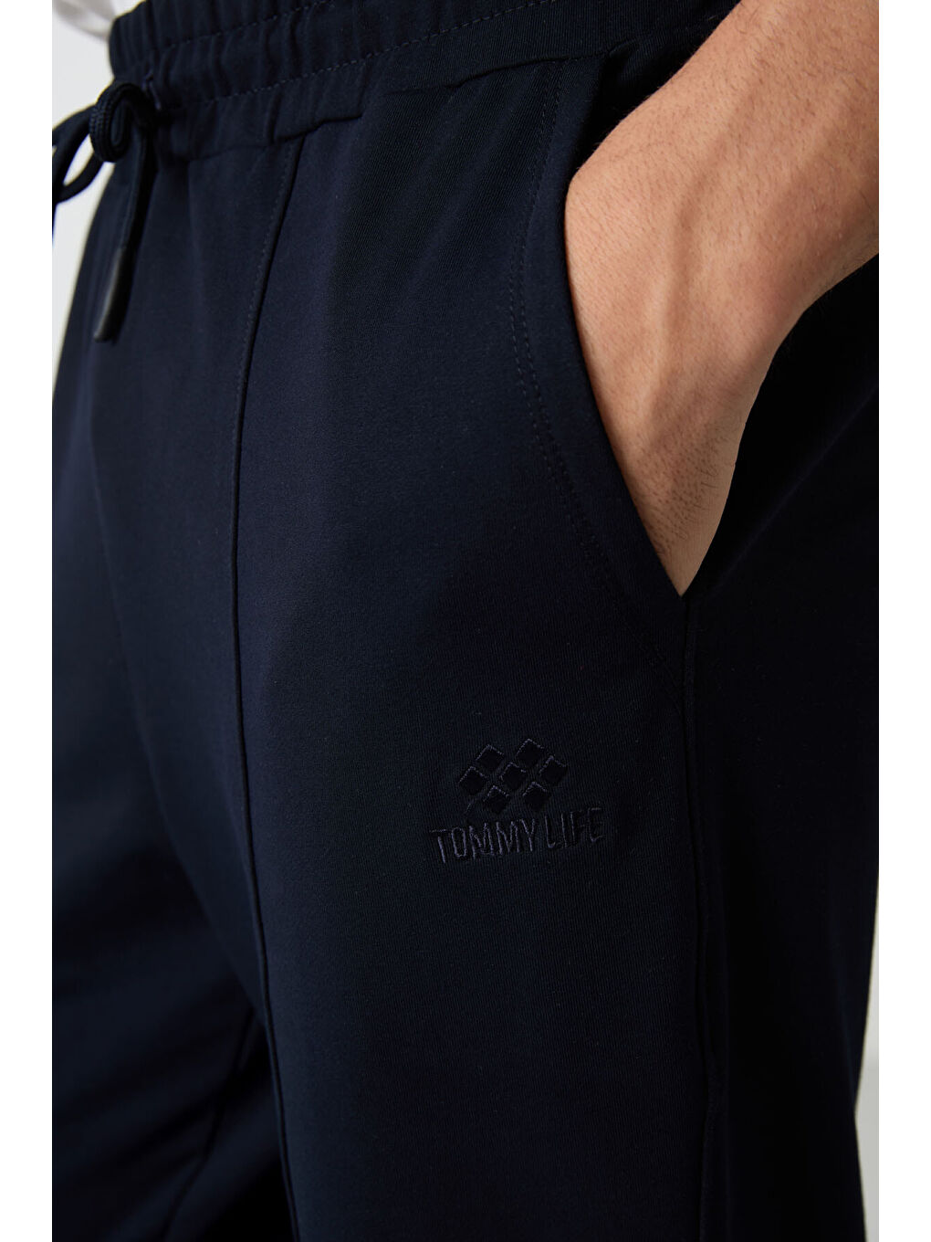 Lacivert Pamuklu Yumuşak Dokulu Comfort Fit Nakışlı  Jogger - 82123-2