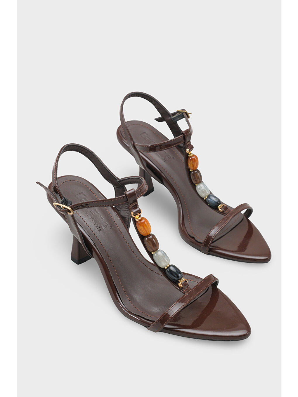 Kahverengi Cassy Sivri Burunlu Taşlı Bilekten Bantlı Orta Topuklu Kadın Ayakkabı-1