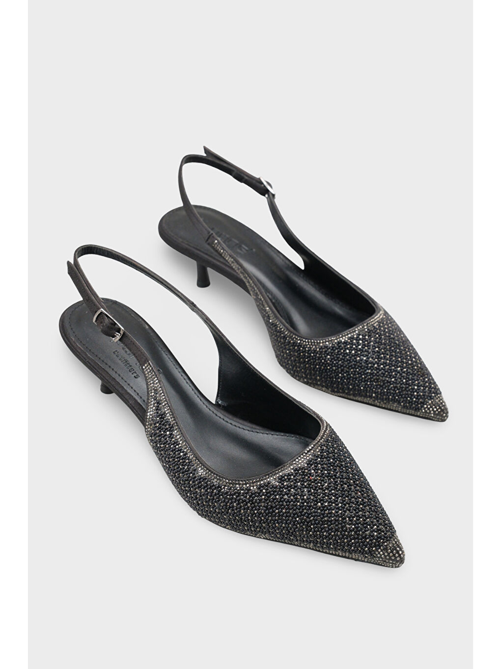 Siyah Denyse Komple Taşlı Sivri Burunlu Saten Arkası Bantlı Kadın Ayakkabı-1