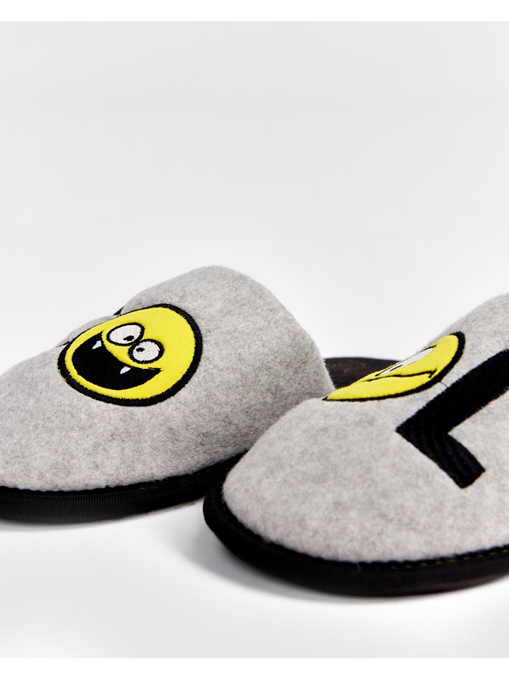 Gri Erkek Emojili Ev Terliği - COLL-S-1