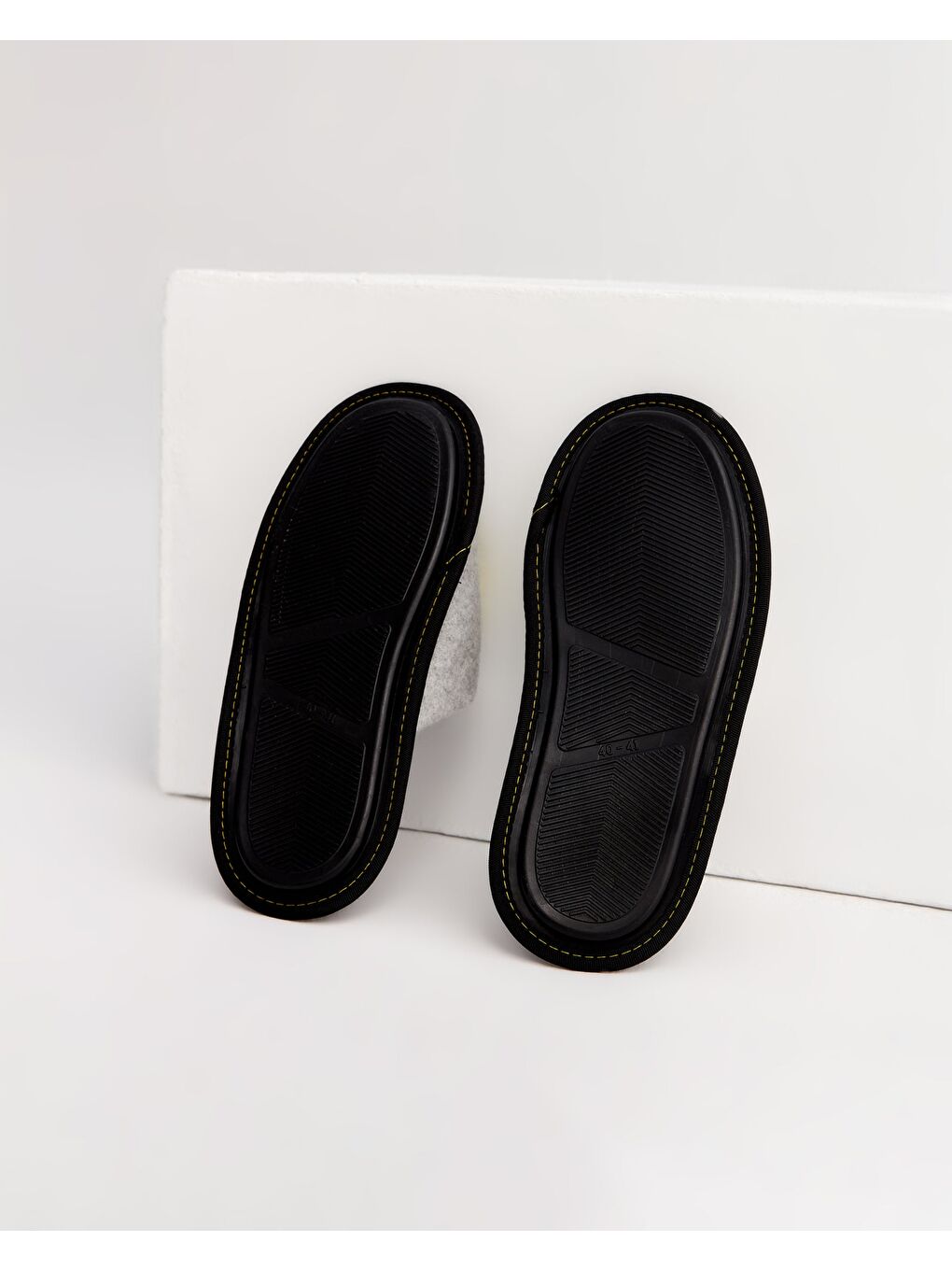 Gri Erkek Emojili Ev Terliği - COLL-S-3