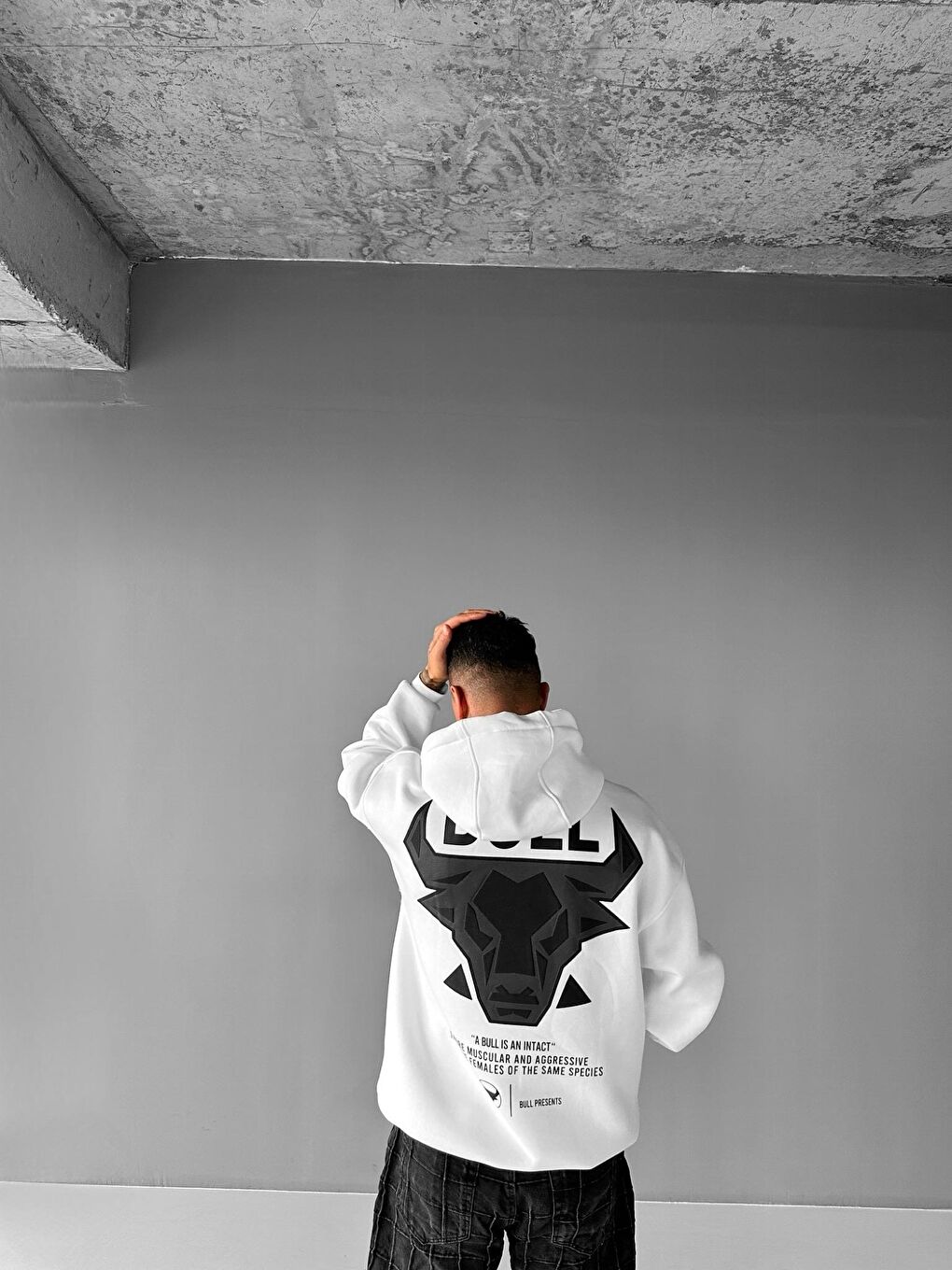 Oversize Bull Baskılı %100 Pamuk Kapüşonlu Sweatshirt Hoodie Beyaz-2