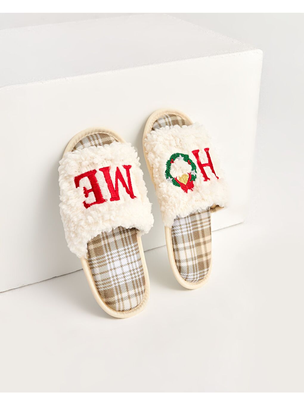 Bej Kadın Nakış Desenli Ev Terliği - HEU-3