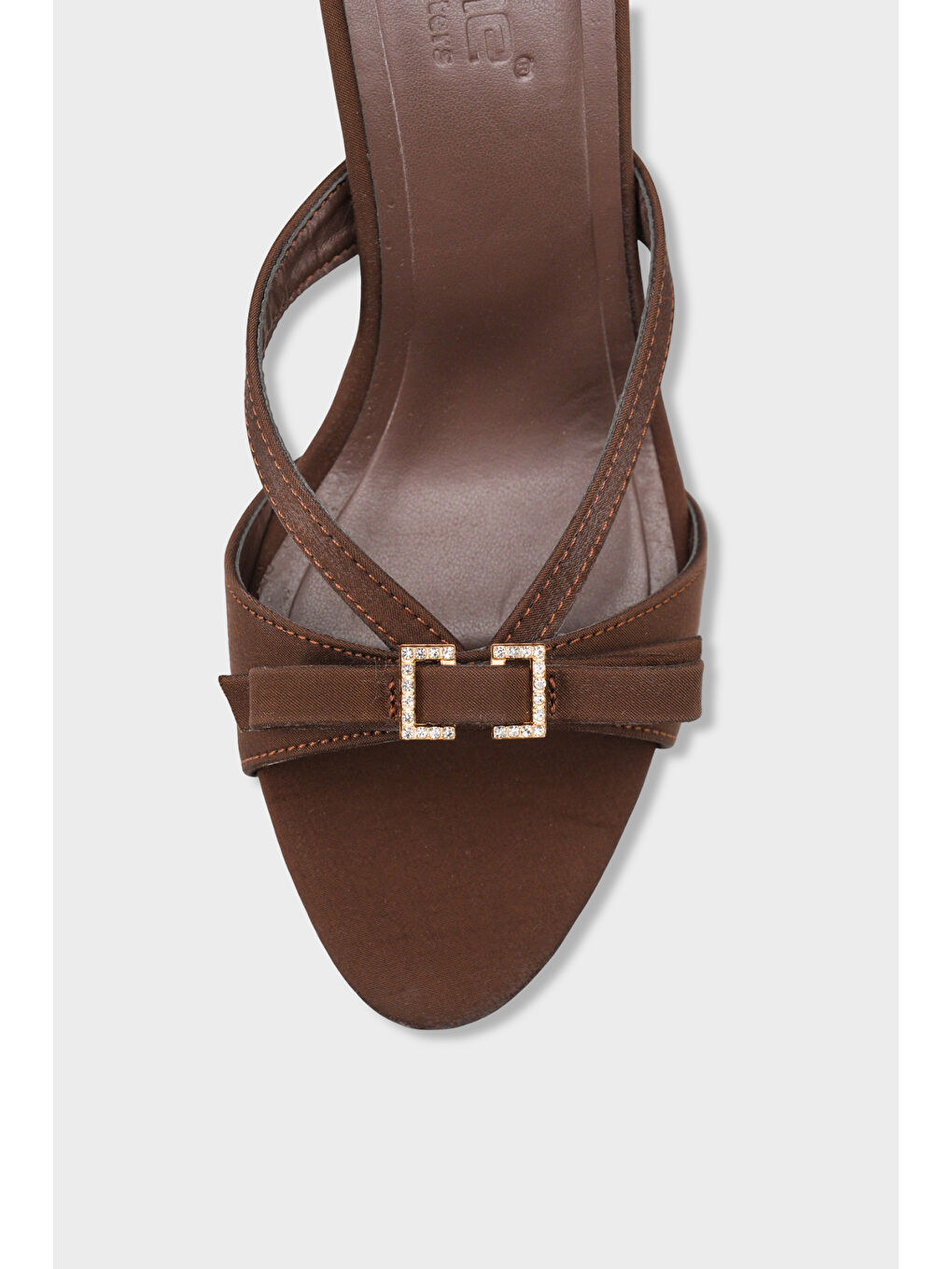 Kahverengi Vivia Sivri Burunlu Taşlı Tokalı Saten Orta Topuklu Kadın Terlik-2