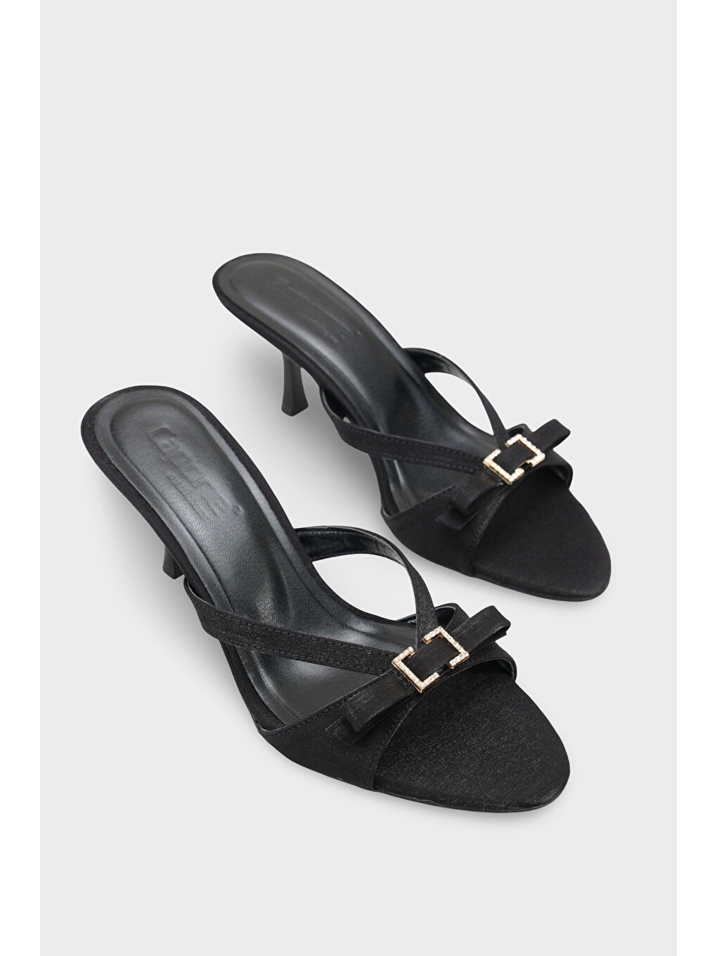 Siyah Vivia Sivri Burunlu Taşlı Tokalı Saten Orta Topuklu Kadın Terlik-1