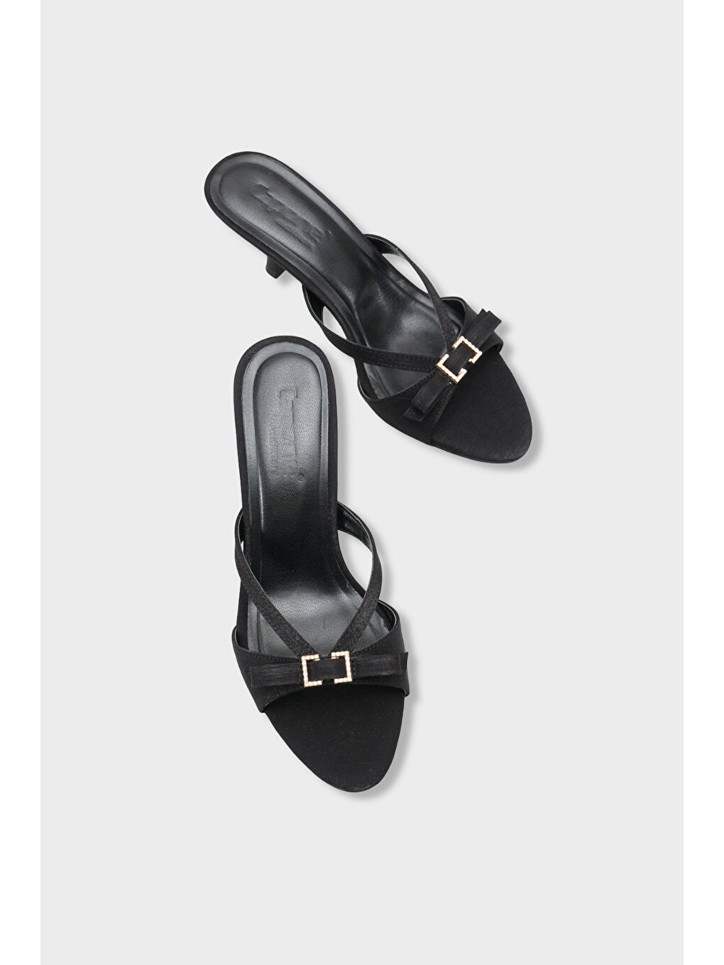 Siyah Vivia Sivri Burunlu Taşlı Tokalı Saten Orta Topuklu Kadın Terlik-5