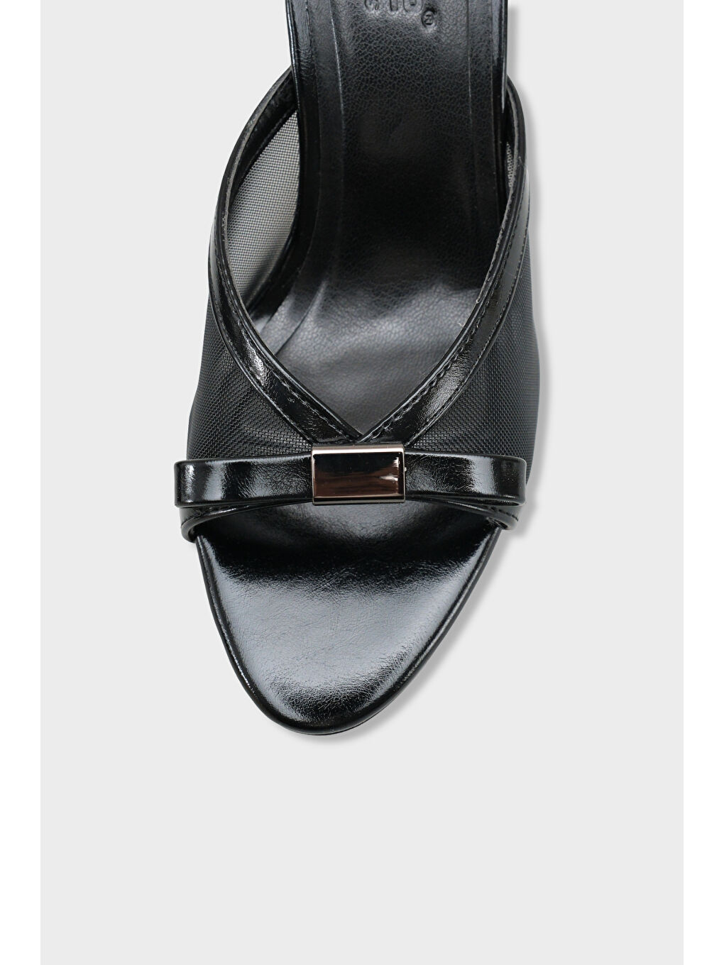 Siyah Robbi Sivri Burunlu Fileli Fiyonklu Orta Topuklu Kadın Terlik-2