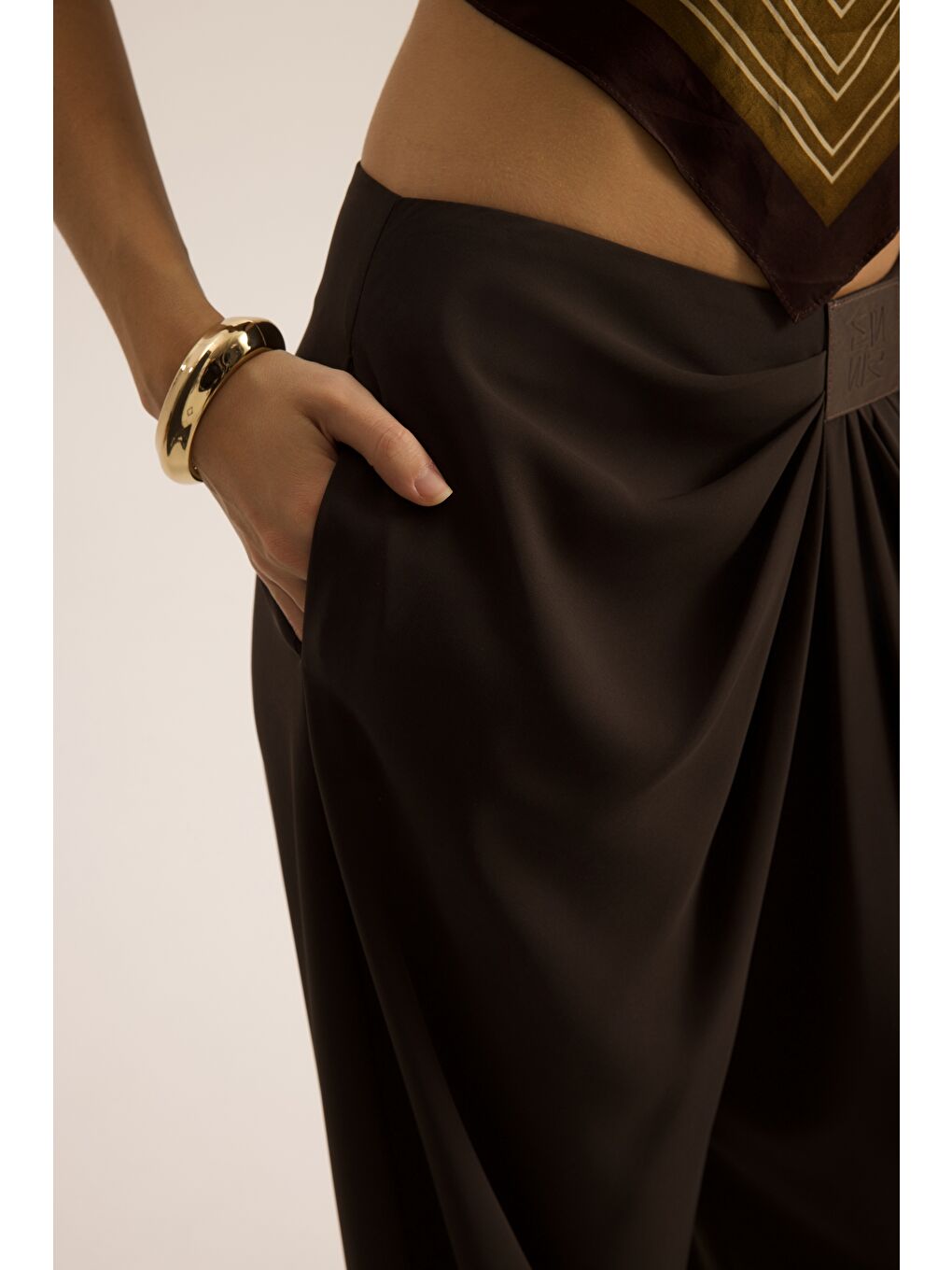 Kahverengi Loose Pile Detaylı Koyu Kahve Dökümlü Pantolon-8