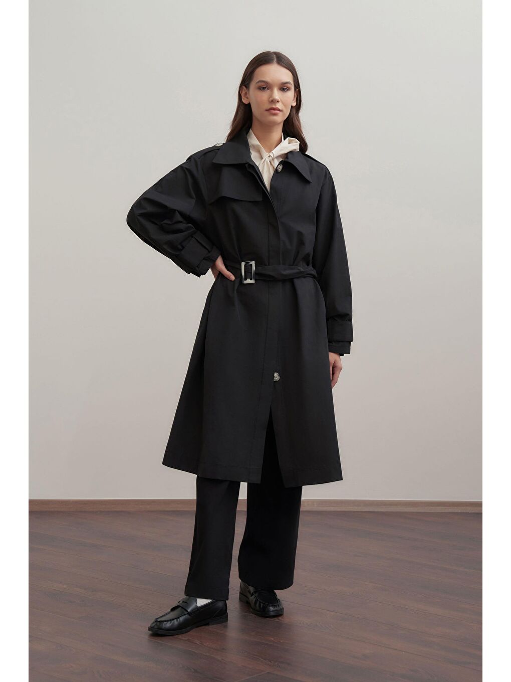 Siyah-Kemerli Cepli Rüzgarlıklı Trençkot-1