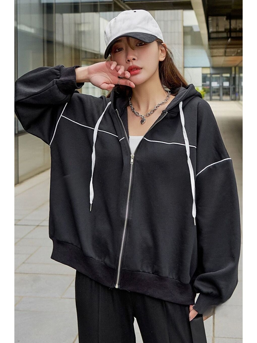 Kadın Siyah Biye Detay Kapüşonlu Hırka-2