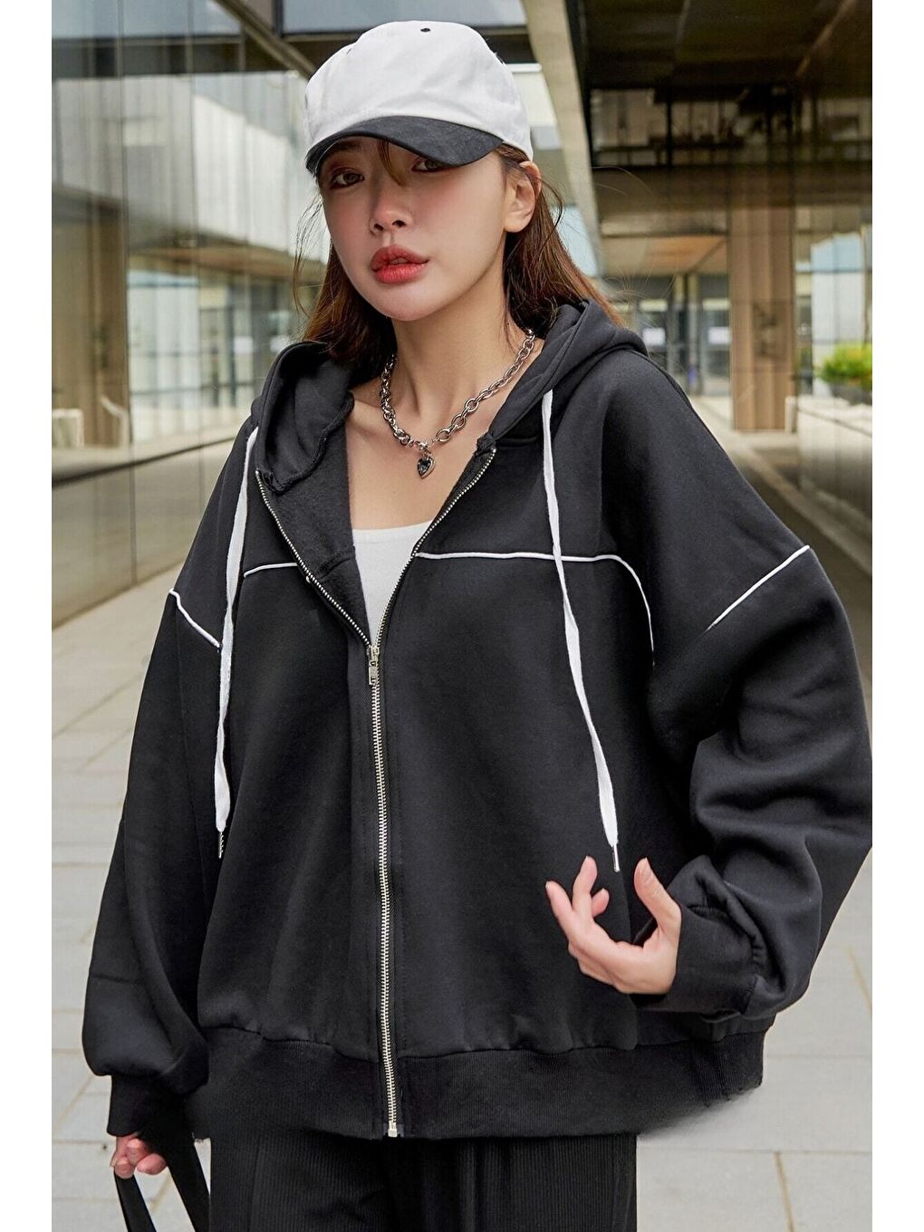 Kadın Siyah Biye Detay Kapüşonlu Hırka-3