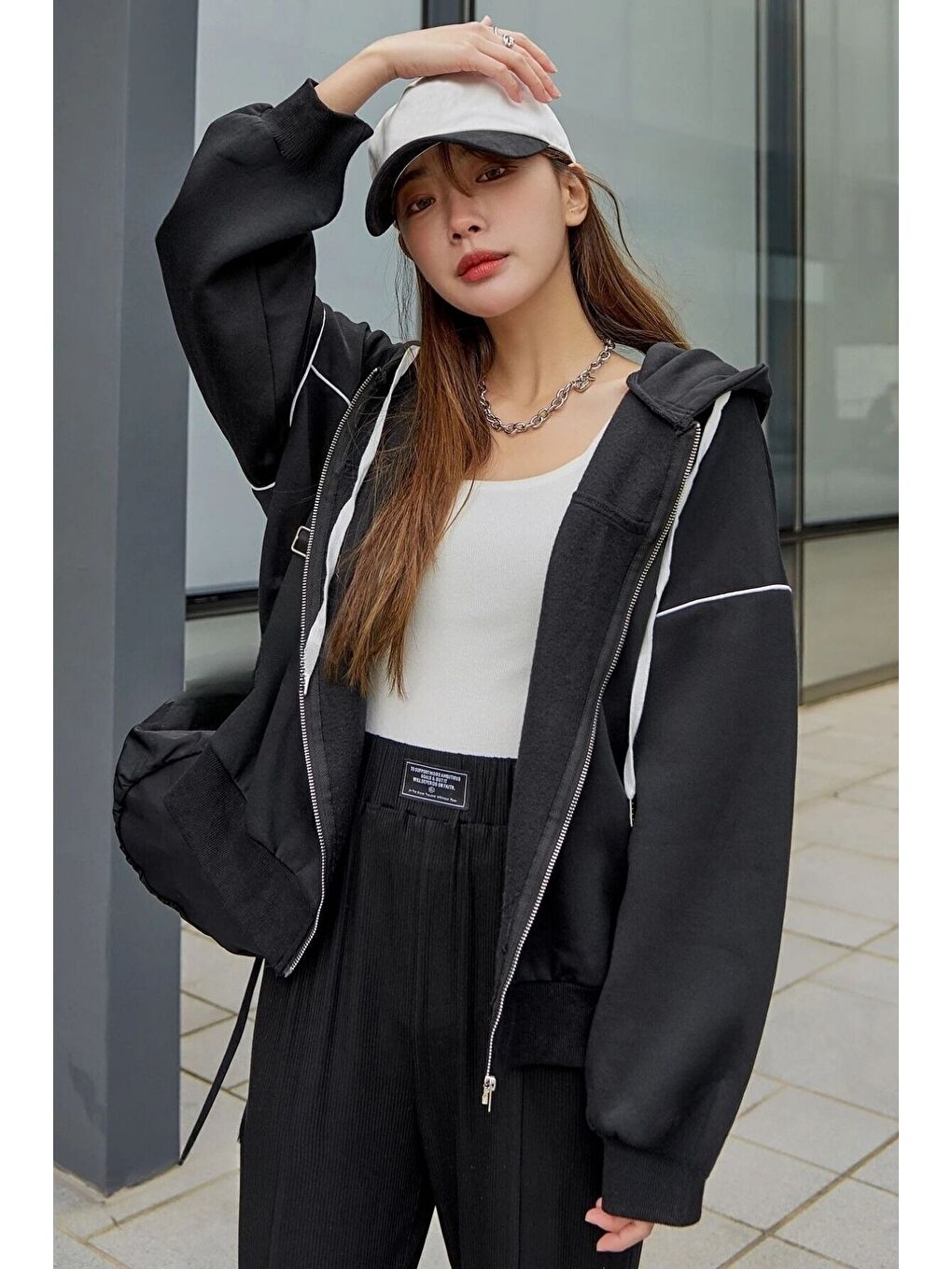 Kadın Siyah Biye Detay Kapüşonlu Hırka-4