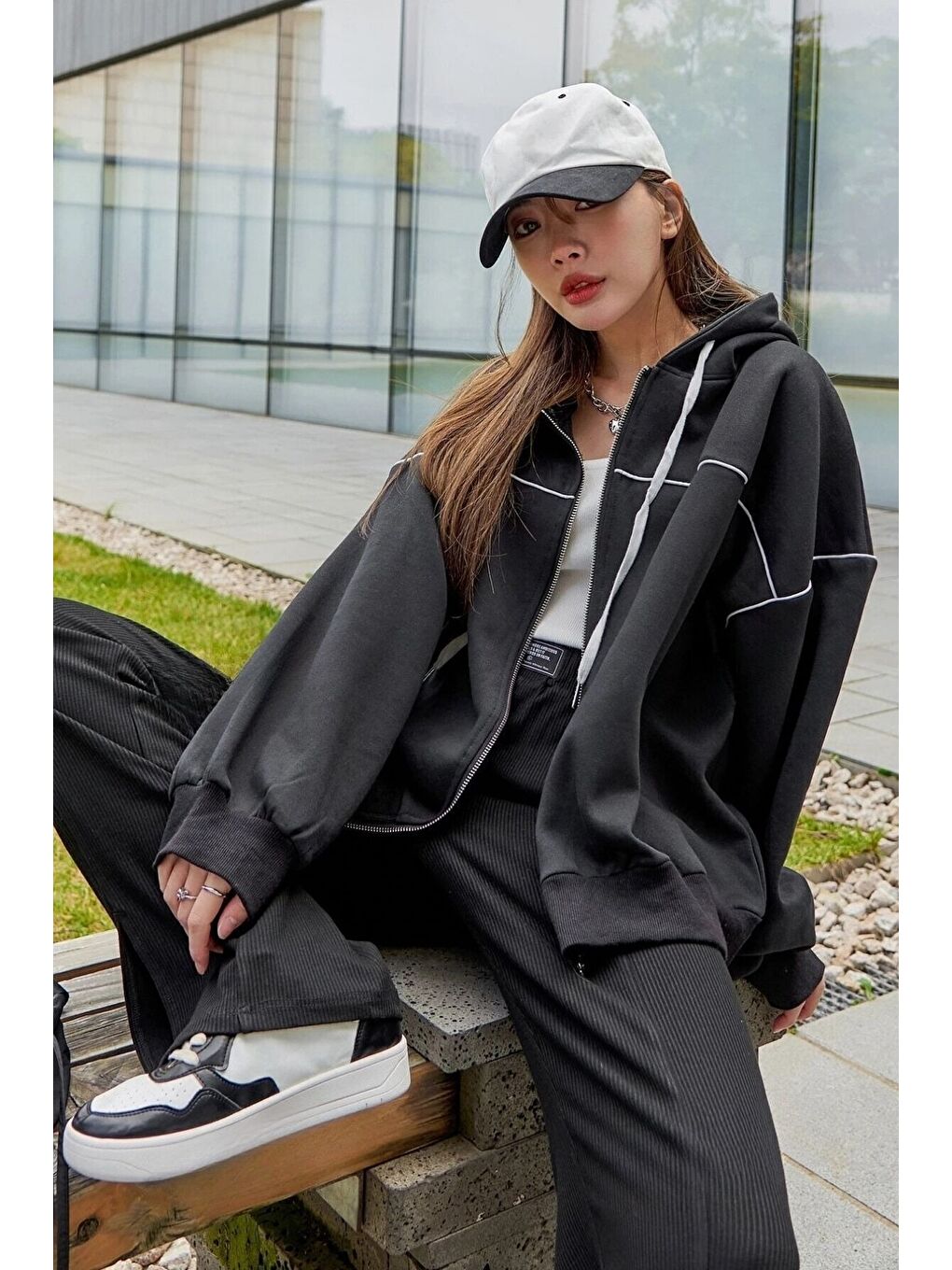 Kadın Siyah Biye Detay Kapüşonlu Hırka-5