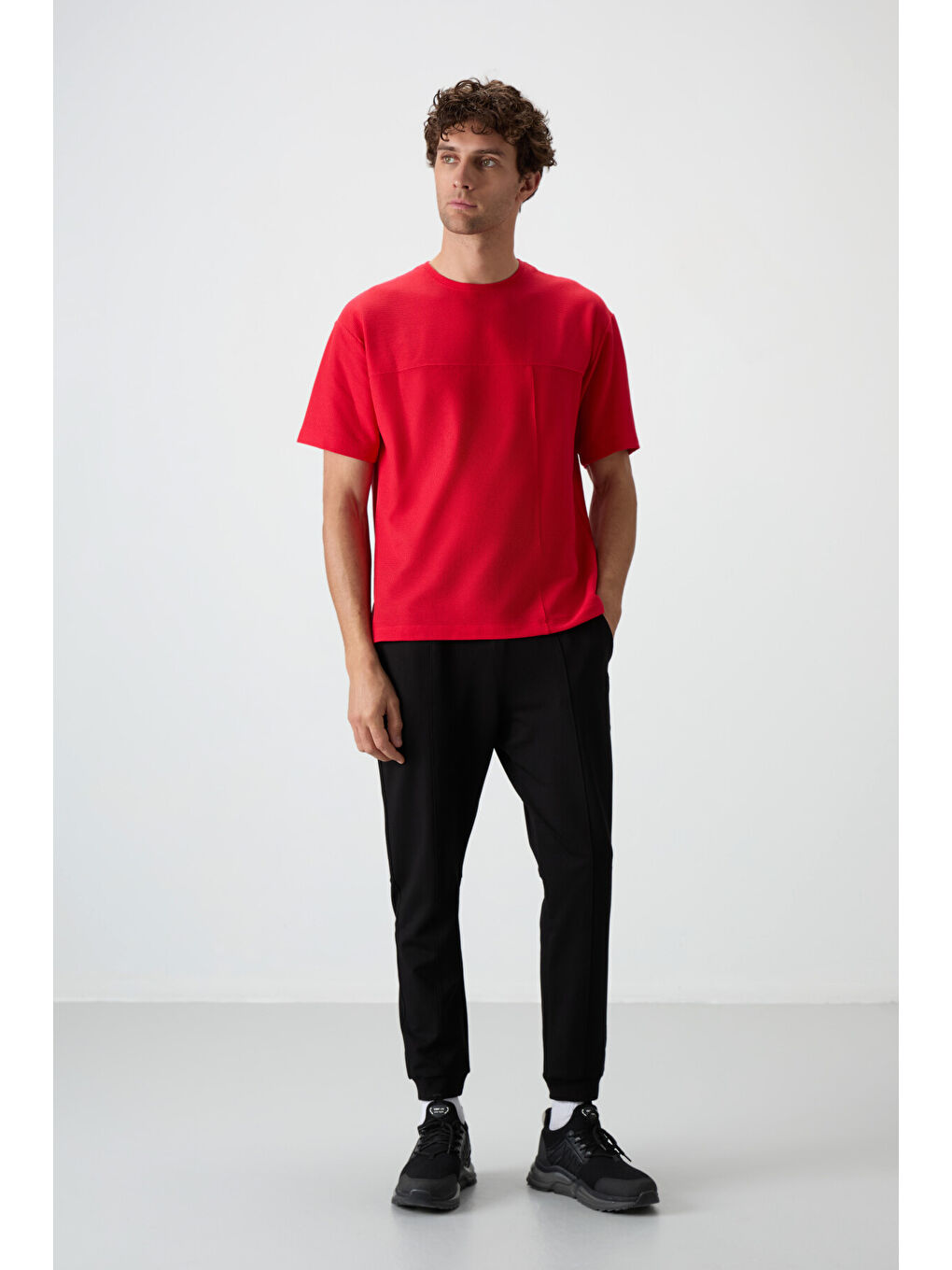 Siyah Pamuklu Yumuşak Dokulu Comfort Fit Nakışlı  Jogger - 82123-1