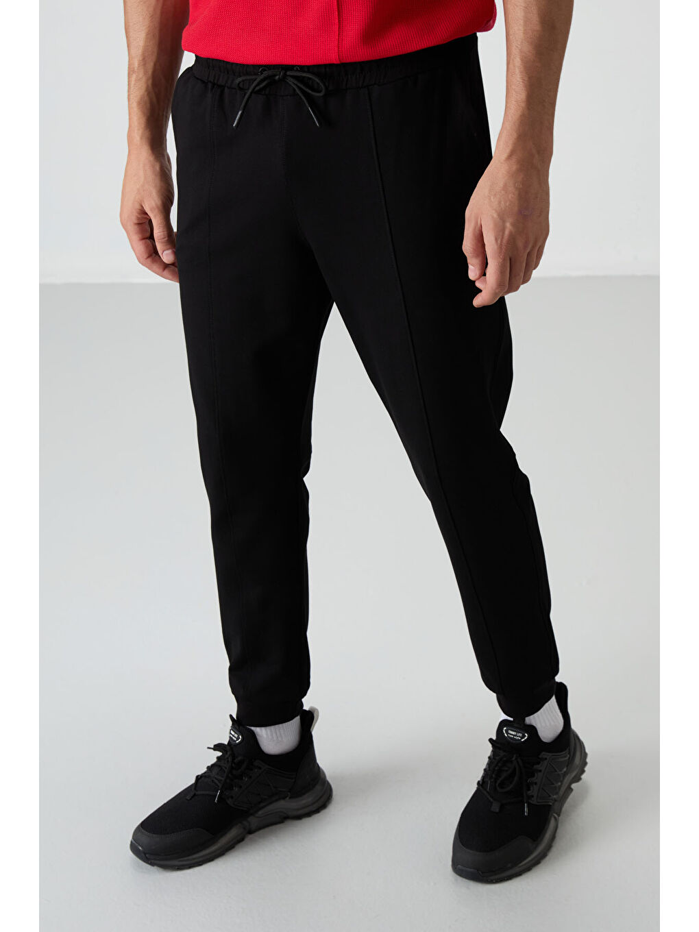 Siyah Pamuklu Yumuşak Dokulu Comfort Fit Nakışlı  Jogger - 82123-3