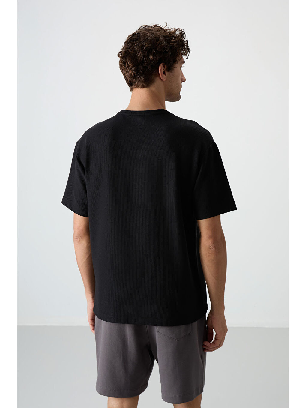Siyah Waffle İnterlok Yüzeyi Dokulu  Fit Basic Erkek Tişört - 88380-4