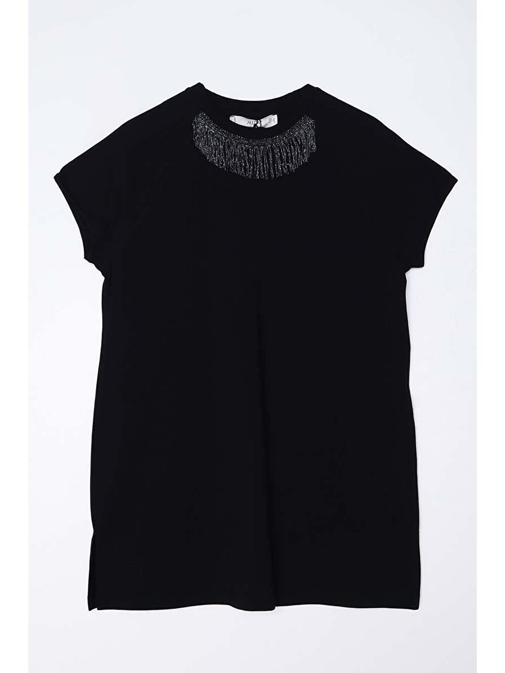 Siyah Pamuklu Püskül Detaylı Kısa Kollu Tişört-6