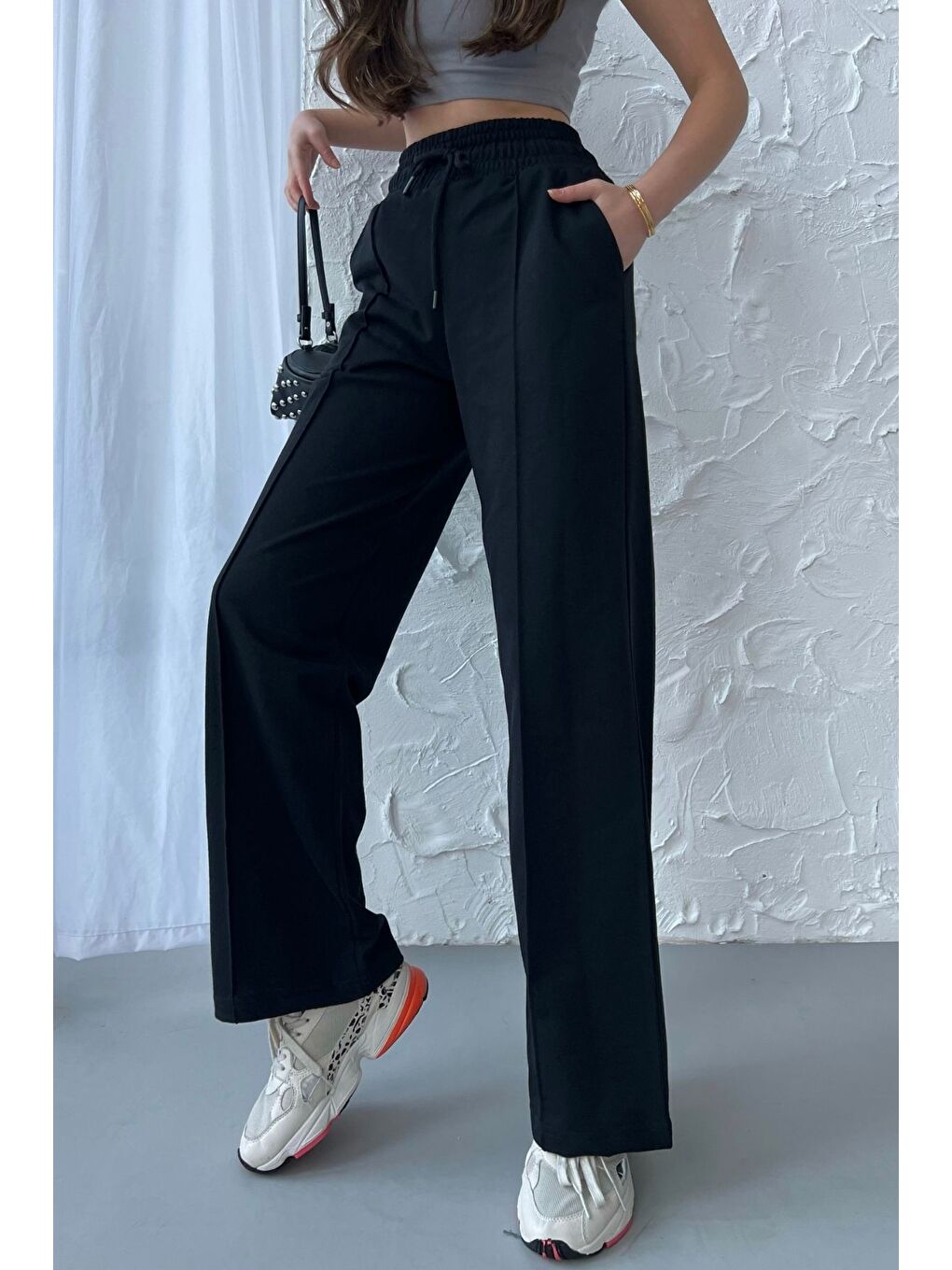 Kadın Mevsimlik Salaş Geniş Paça Yüksek Bel Siyah Eşofman Altı-1