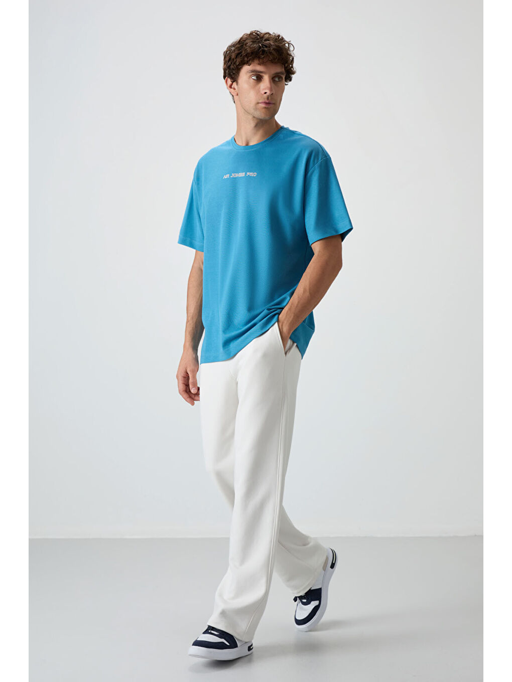 Petrol Mavi Pamuklu Kalın Yüzeyi Dokulu  Fit  Baskılı Erkek Tişört - 88364-2