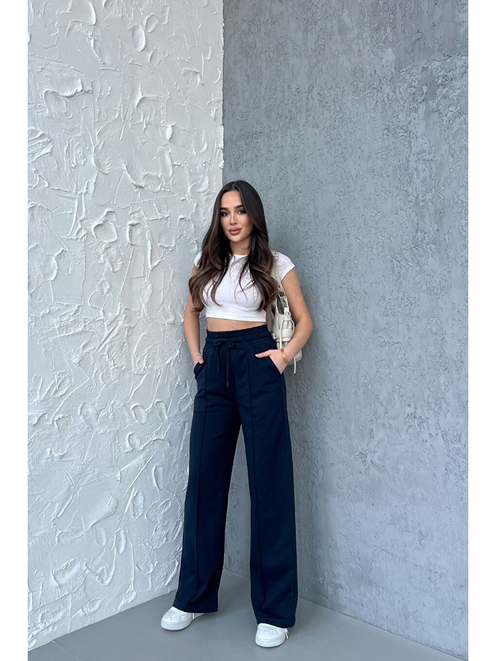 Kadın Mevsimlik Salaş Geniş Paça Yüksek Bel Lacivert Eşofman Altı-2