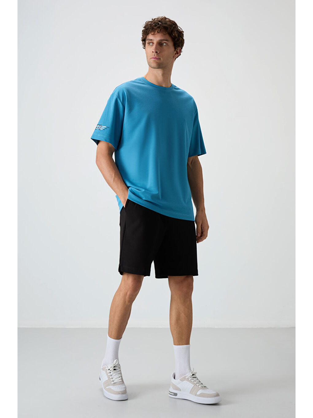 Petrol Mavi Pamuklu Kalın Yüzeyi Dokulu  Fit  Baskılı Erkek Tişört - 88369-1