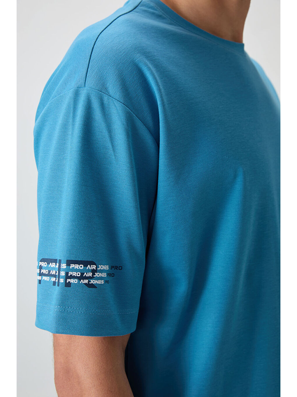 Petrol Mavi Pamuklu Kalın Yüzeyi Dokulu  Fit  Baskılı Erkek Tişört - 88369-2