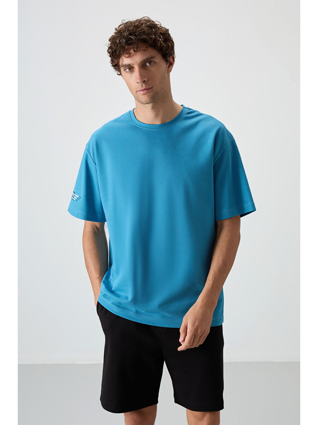 Petrol Mavi Pamuklu Kalın Yüzeyi Dokulu  Fit  Baskılı Erkek Tişört - 88369-3