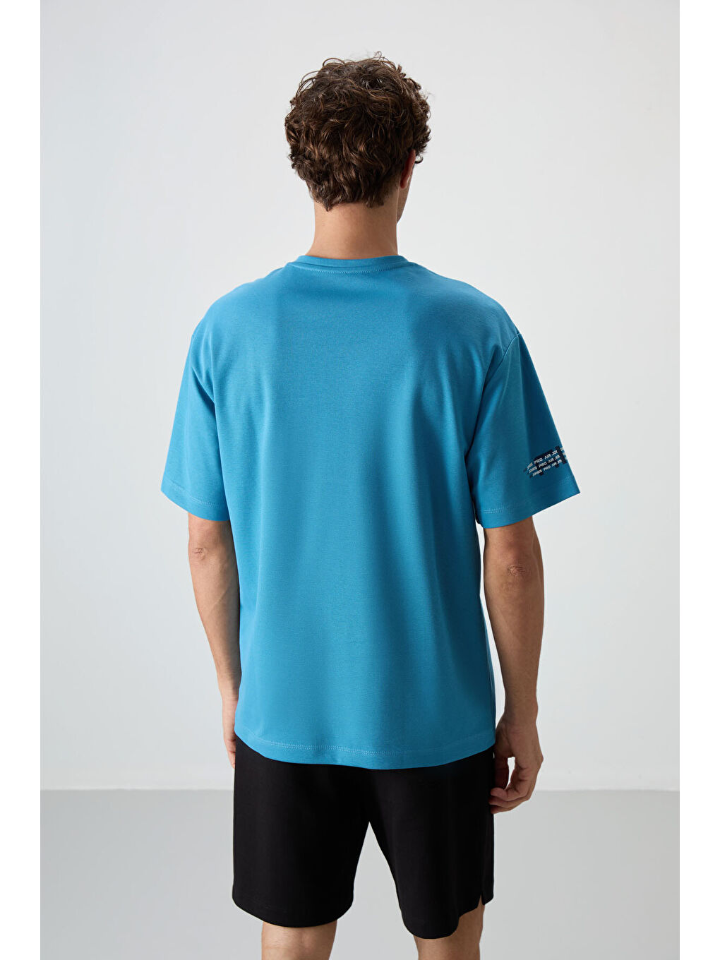 Petrol Mavi Pamuklu Kalın Yüzeyi Dokulu  Fit  Baskılı Erkek Tişört - 88369-4