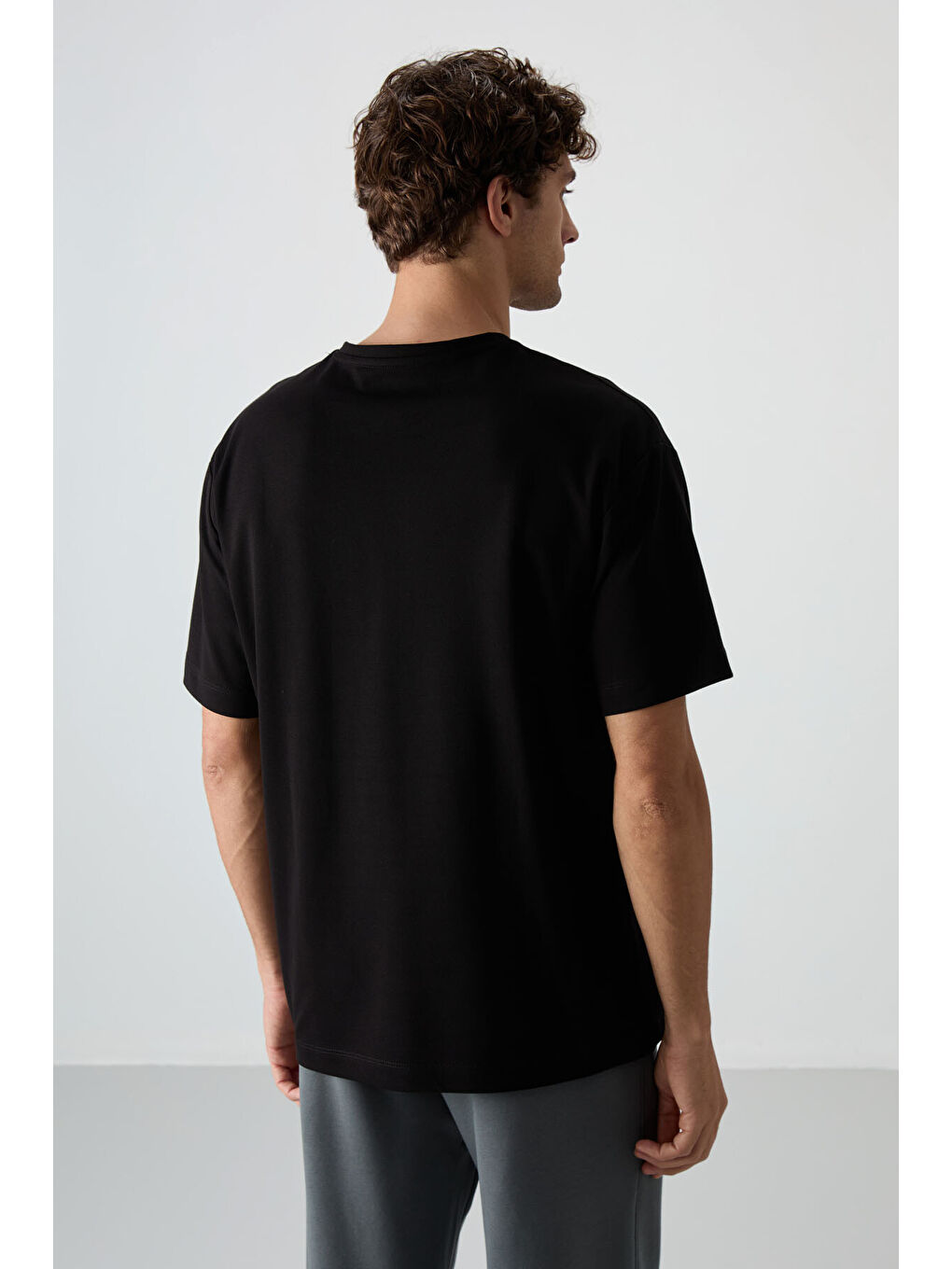 Siyah Pamuklu Kalın Yüzeyi Dokulu  Fit  Baskılı Erkek Tişört - 88367-4