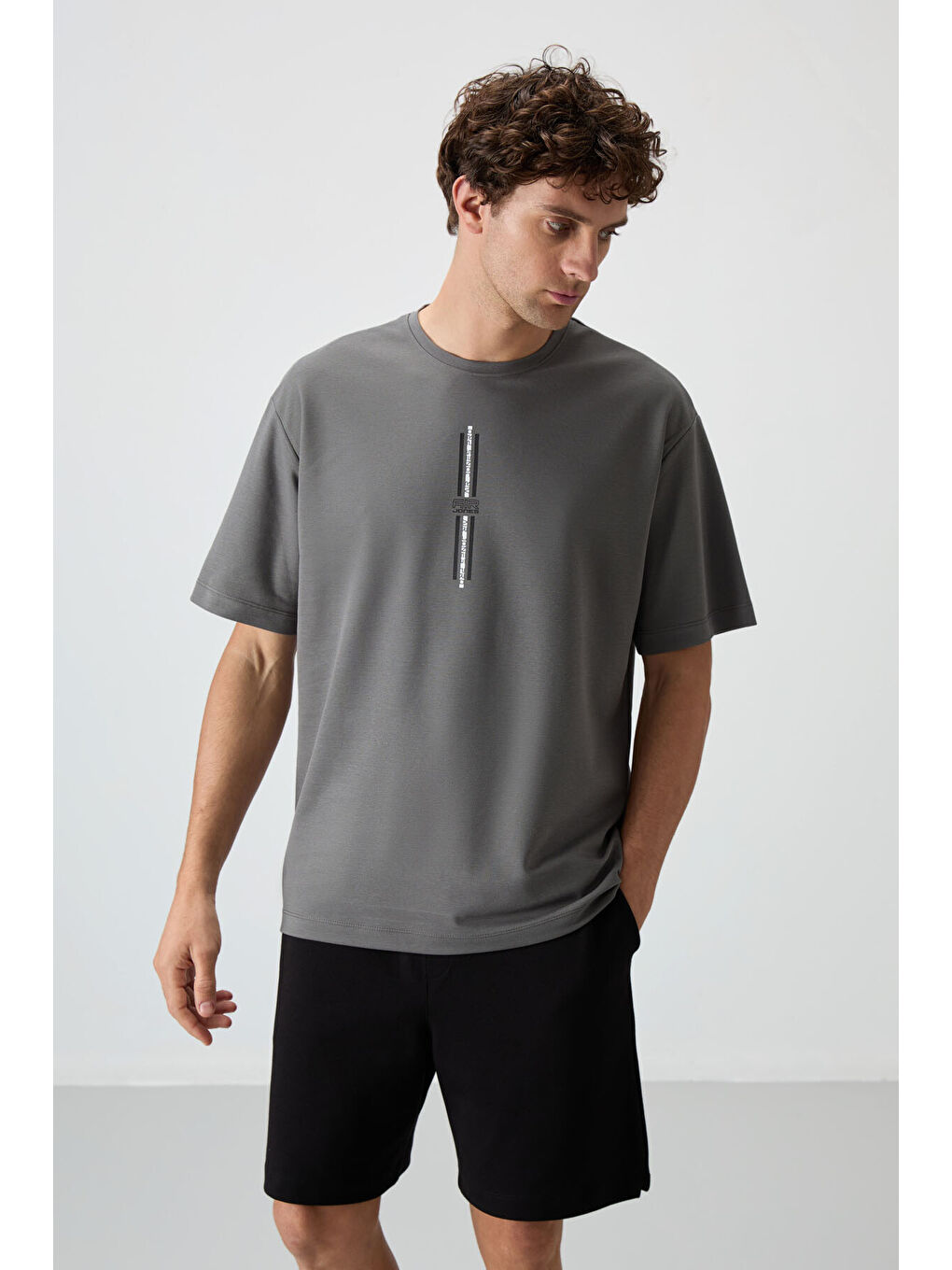 Koyu Gri Pamuklu Kalın Yüzeyi Dokulu  Fit  Baskılı Erkek Tişört - 88366