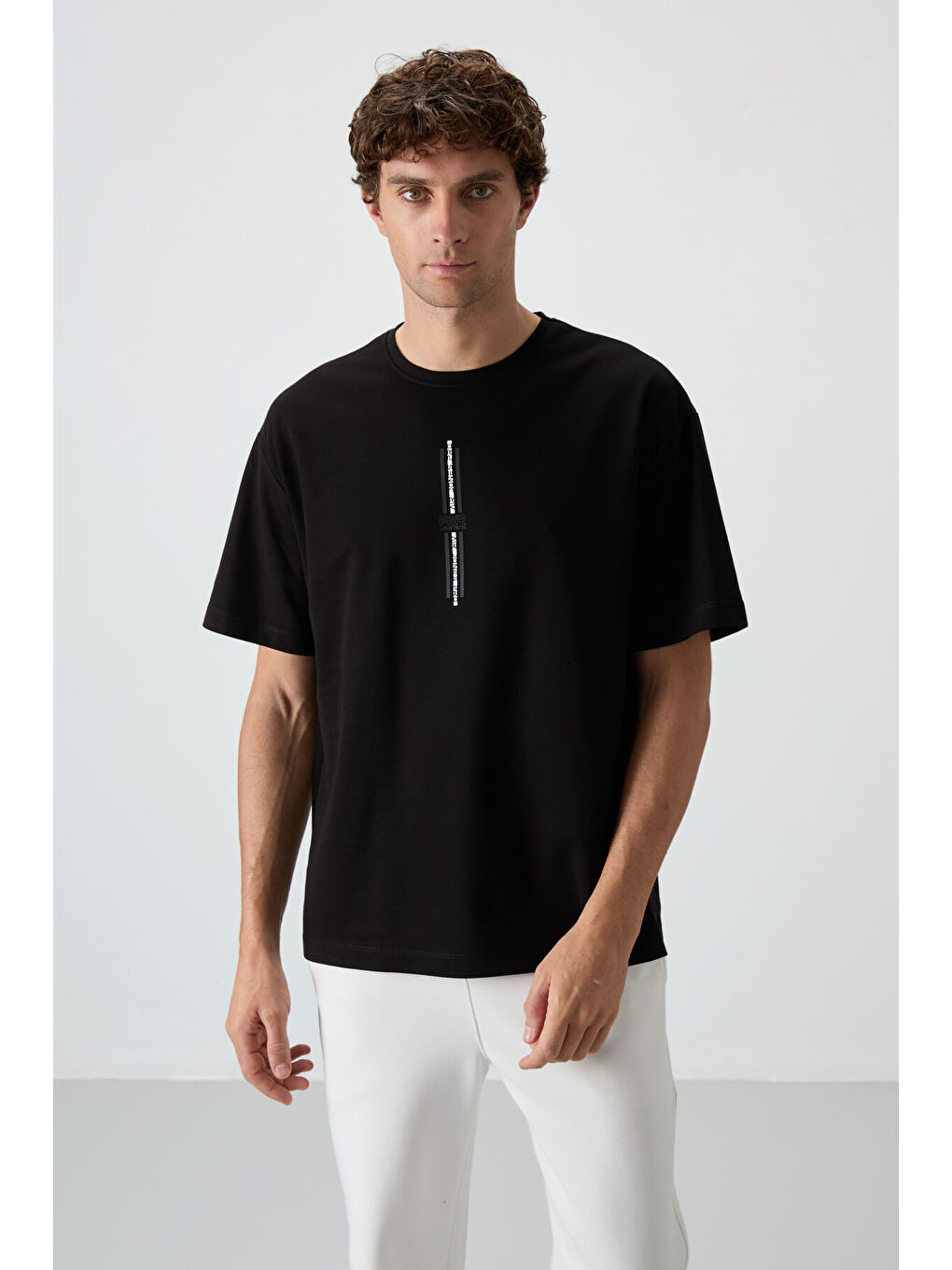 Siyah Pamuklu Kalın Yüzeyi Dokulu  Fit  Baskılı Erkek Tişört - 88366