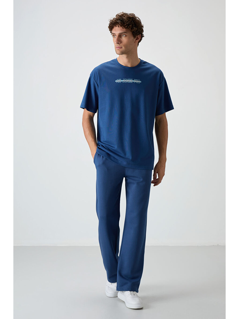 Mavi Pamuklu Kalın Yüzeyi Dokulu  Fit  Baskılı Erkek Tişört - 88365-1