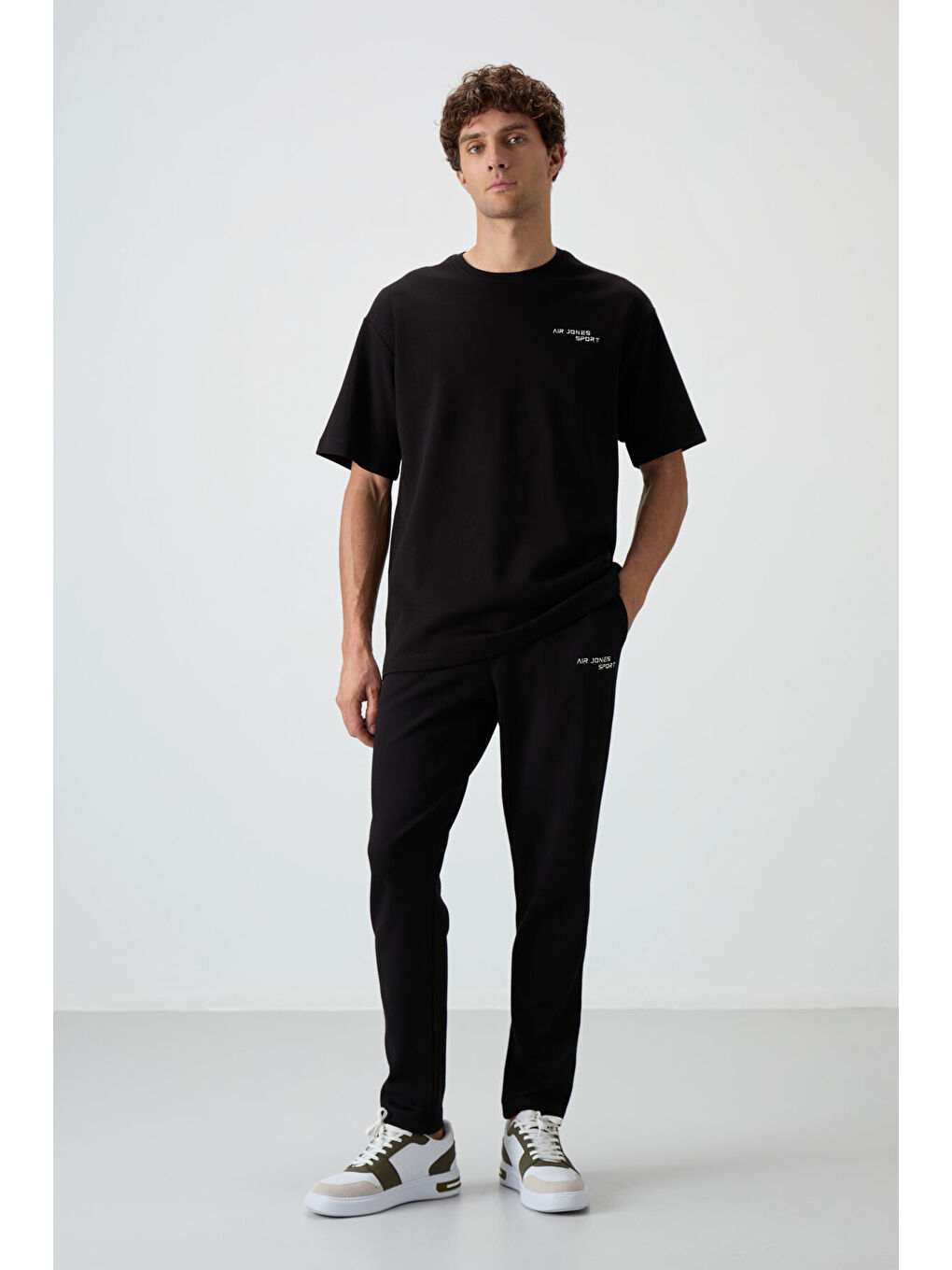 Siyah Pamuklu Kalın Yumuşak Dokulu  Fit Nakışlı Erkek Eşofman Takım - 85252-2