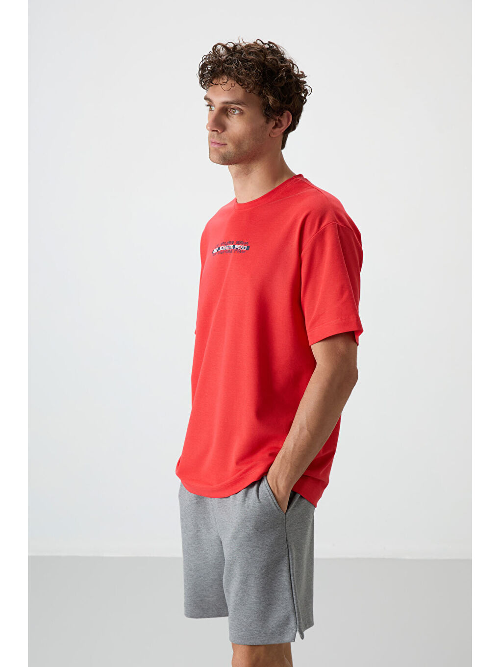 Kırmızı Pamuklu Kalın Yüzeyi Dokulu  Fit  Baskılı Erkek Tişört-3