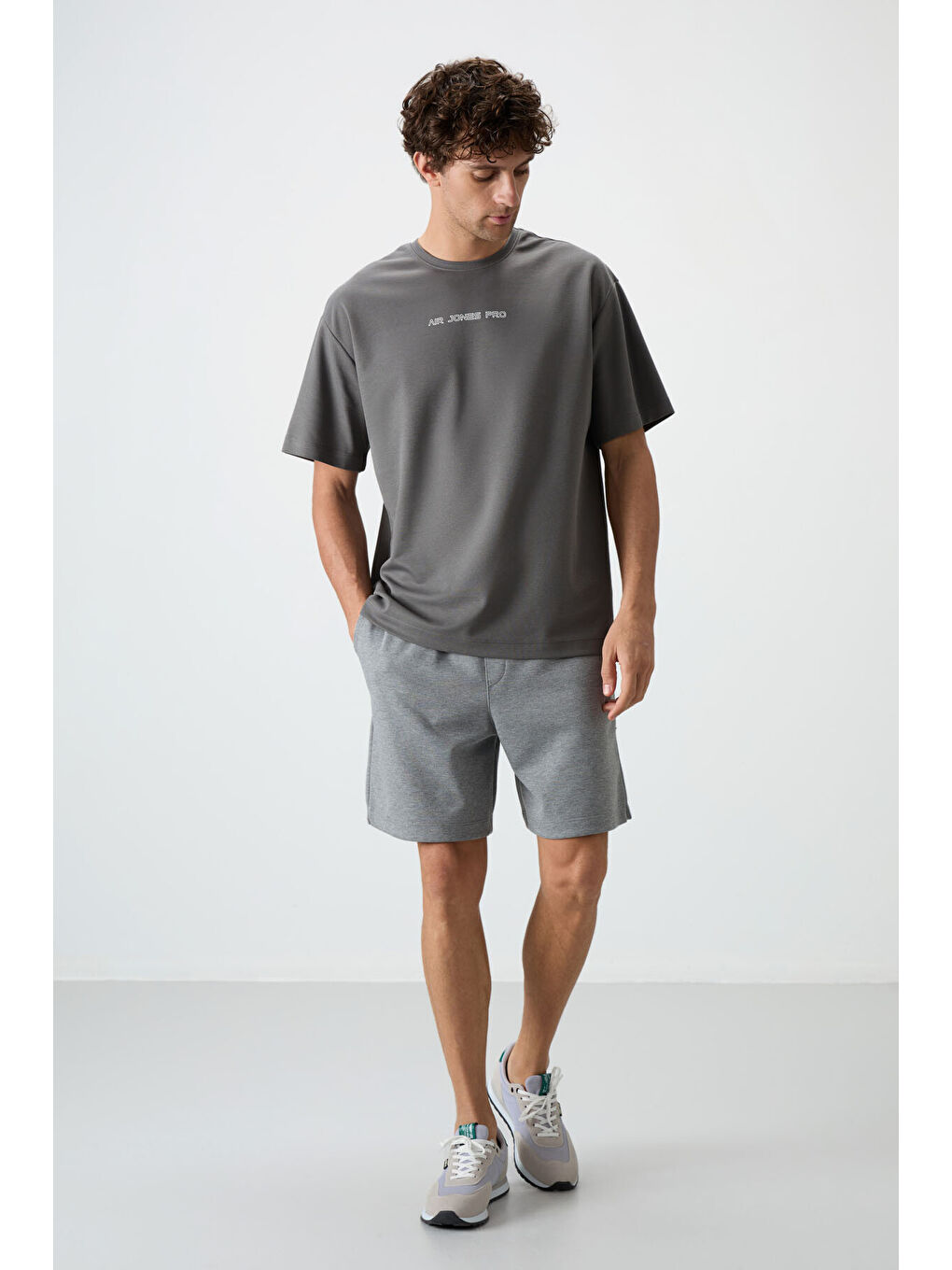 Koyu Gri Pamuklu Kalın Yüzeyi Dokulu  Fit  Baskılı Erkek Tişört - 88364-2