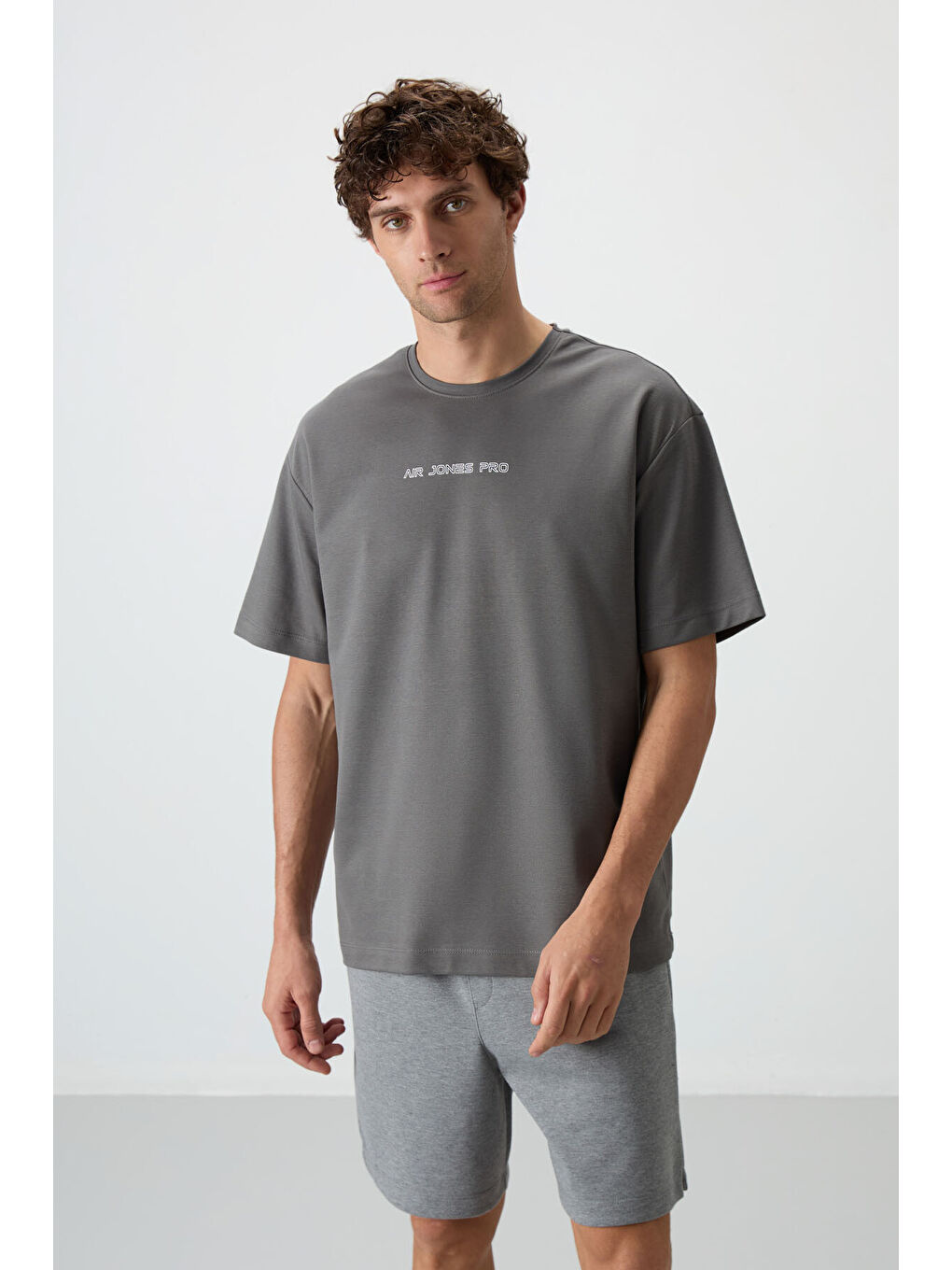 Koyu Gri Pamuklu Kalın Yüzeyi Dokulu  Fit  Baskılı Erkek Tişört - 88364-3