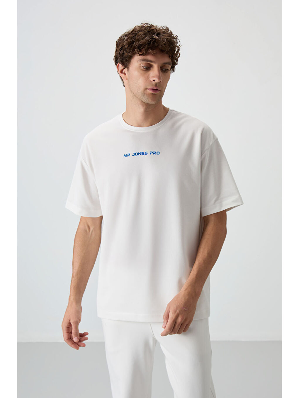 Ekru Pamuklu Kalın Yüzeyi Dokulu  Fit  Baskılı Erkek Tişört - 88364