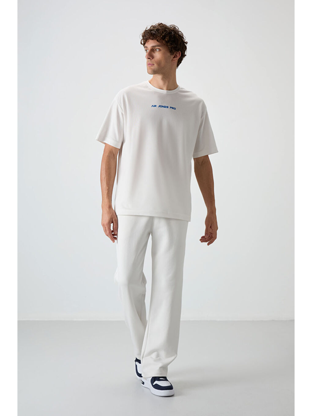 Ekru Pamuklu Kalın Yüzeyi Dokulu  Fit  Baskılı Erkek Tişört - 88364-2