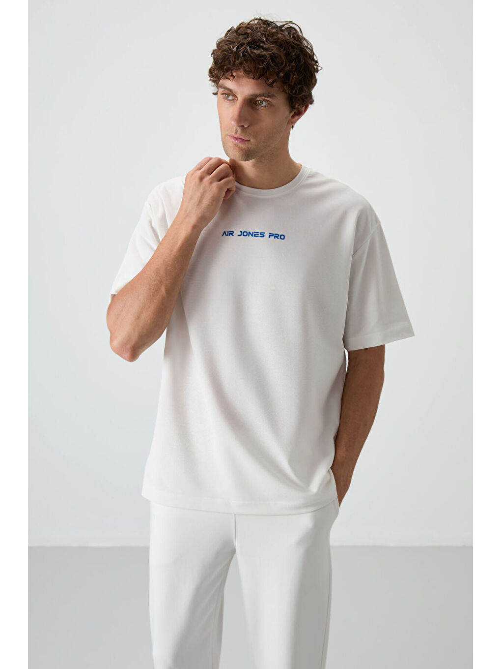 Ekru Pamuklu Kalın Yüzeyi Dokulu  Fit  Baskılı Erkek Tişört - 88364-3