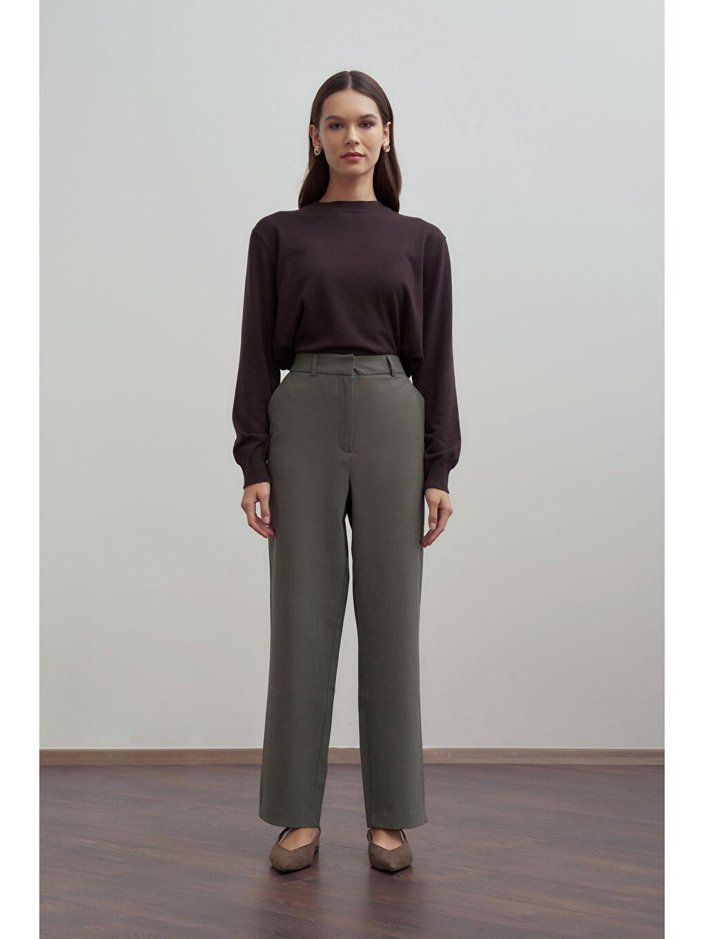 Haki-Paçası Yırtmaçlı Havuç Pantolon