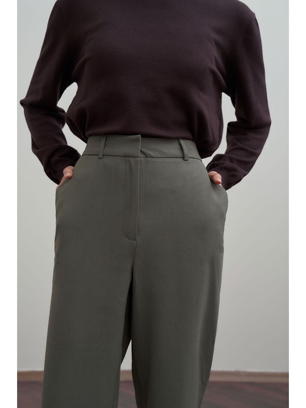 Haki-Paçası Yırtmaçlı Havuç Pantolon-4