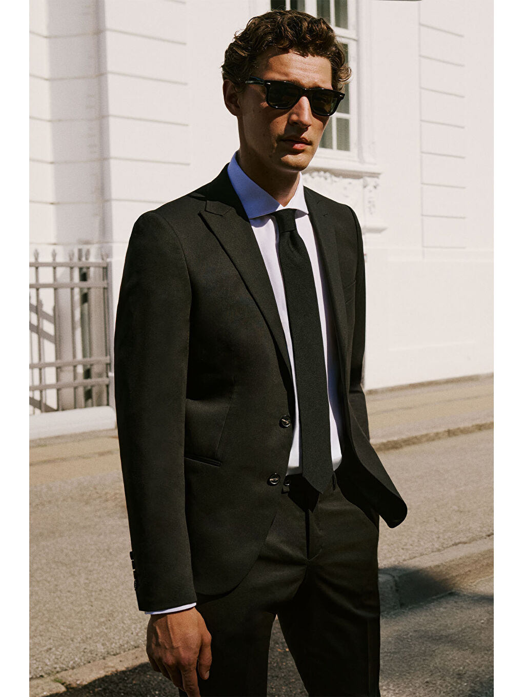 Erkek Siyah Ekstra Slim Fit Dar Kesim Kırlangıç Yaka Takım Elbise