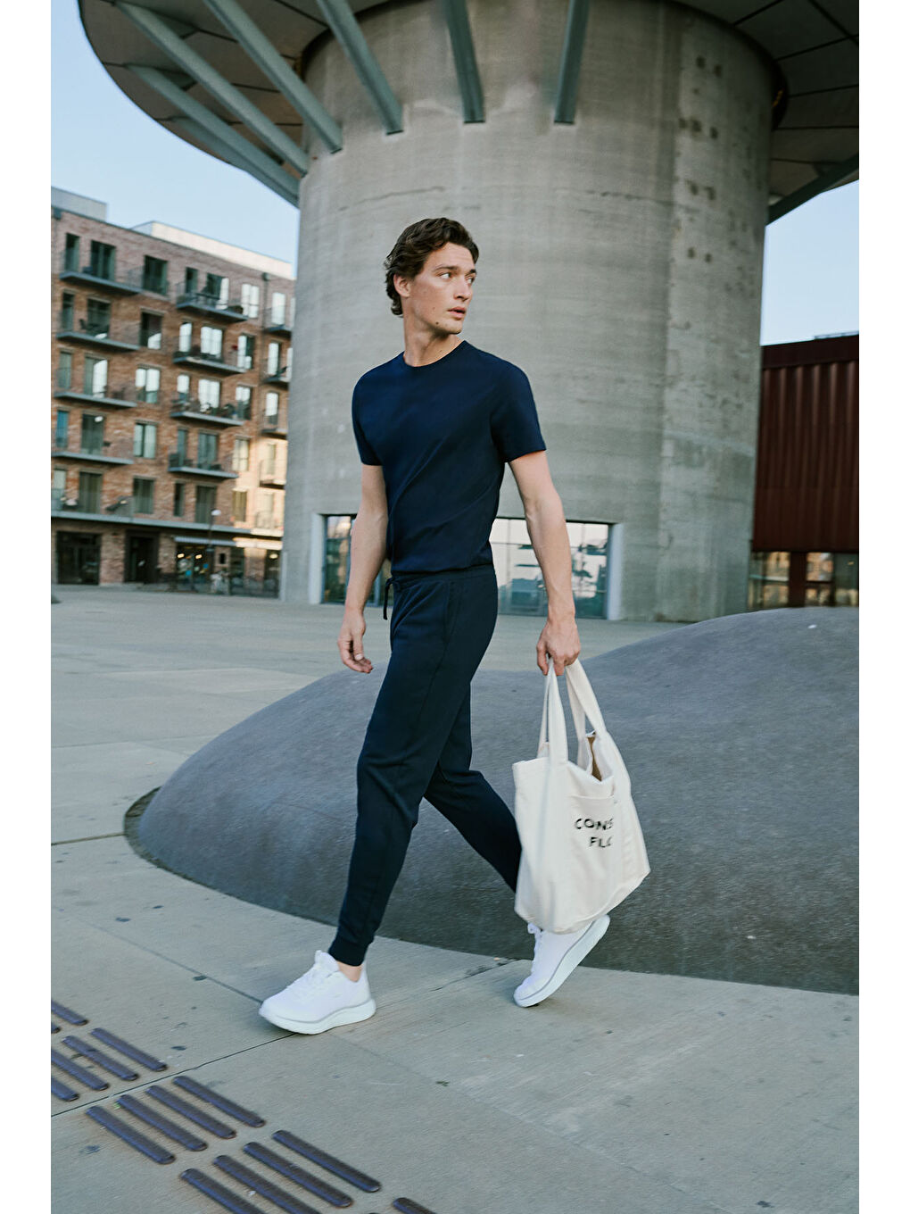 Erkek Lacivert Pamuklu Slim Fit Dar Kesim Bisiklet Yaka Tişört-2