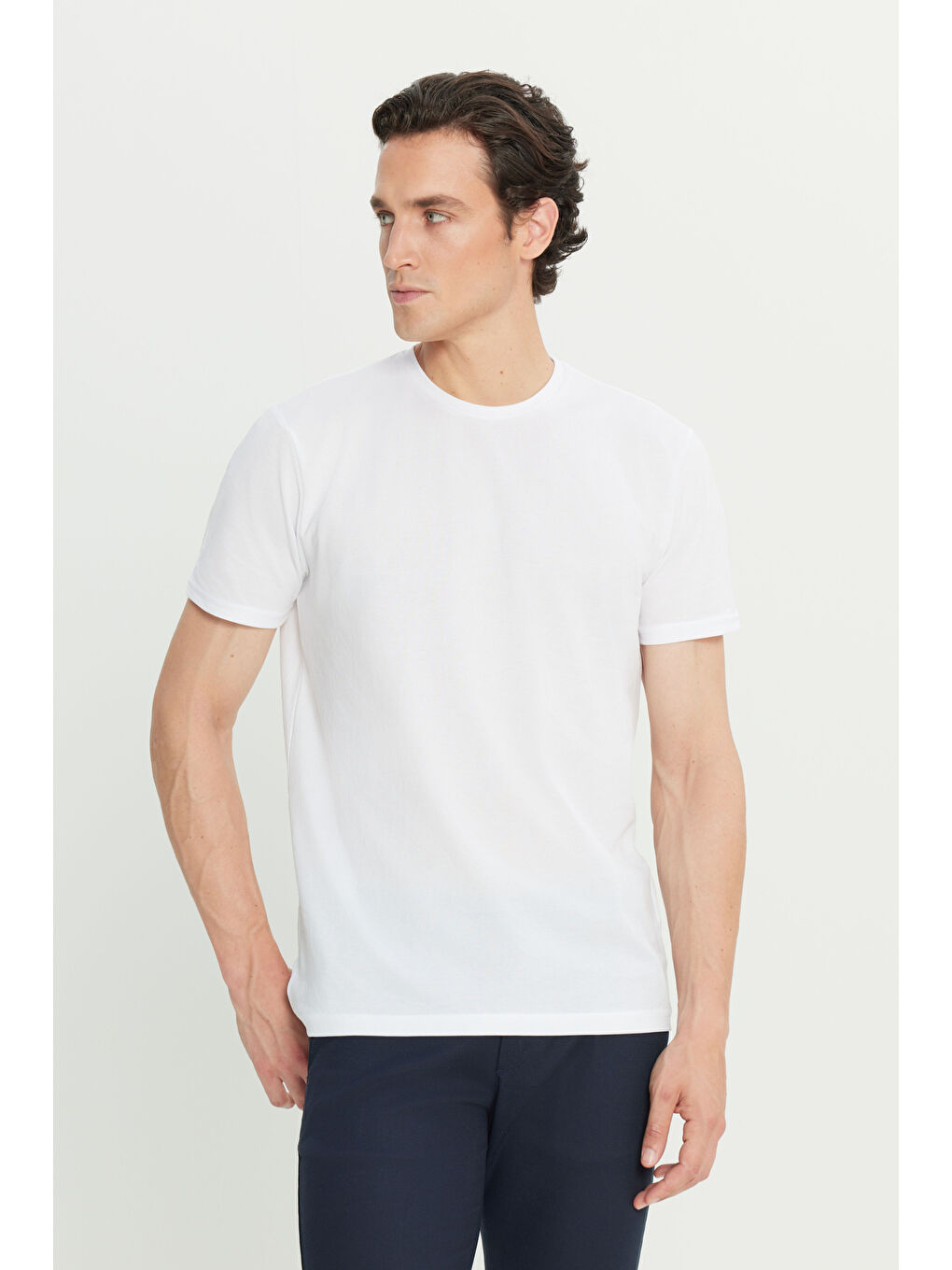 Erkek Beyaz Pamuklu Slim Fit Dar Kesim Bisiklet Yaka Tişört-3